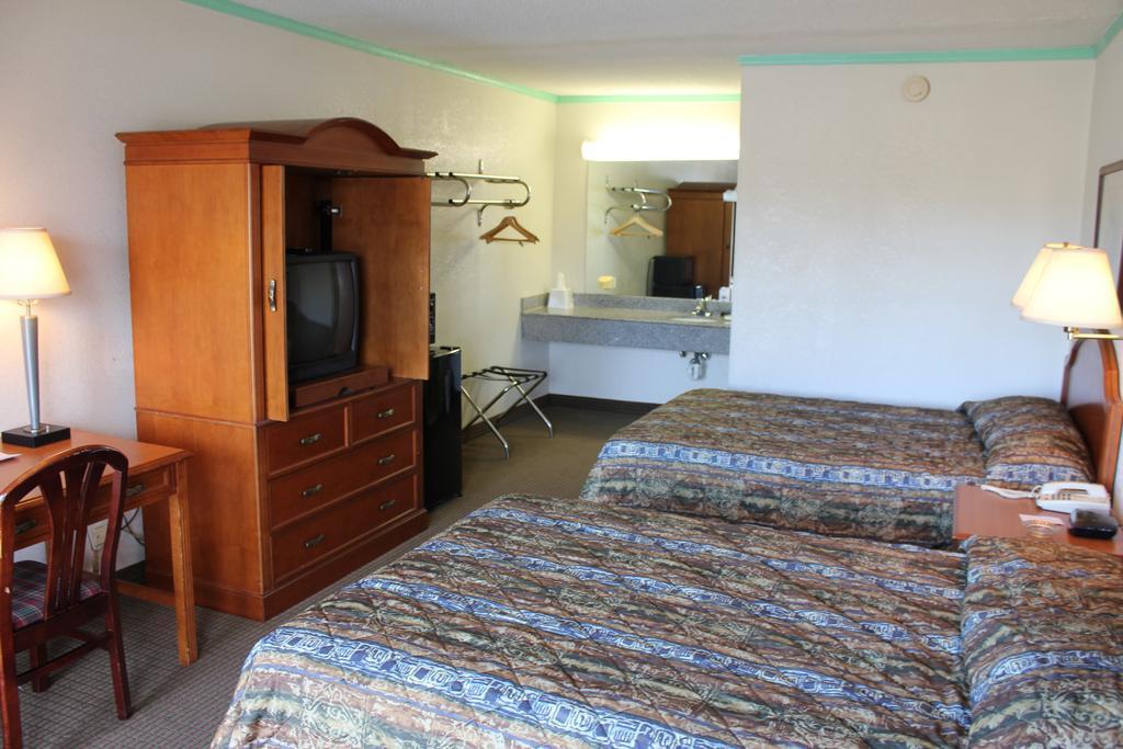 Econo Lodge Charlotte Airport Area Exterior photo