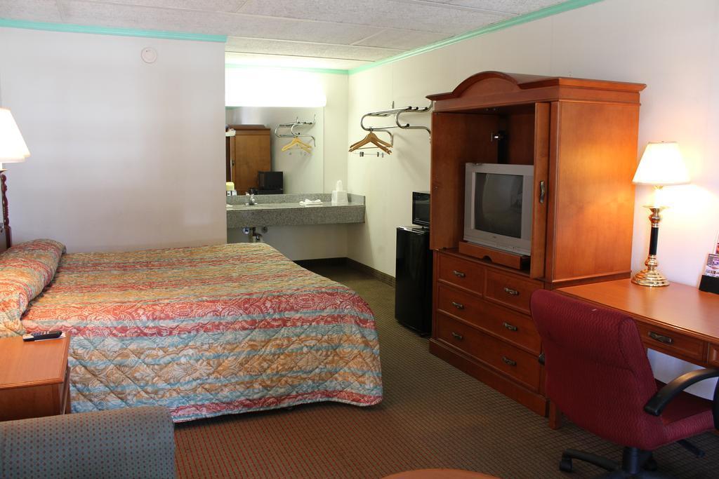 Econo Lodge Charlotte Airport Area Exterior photo
