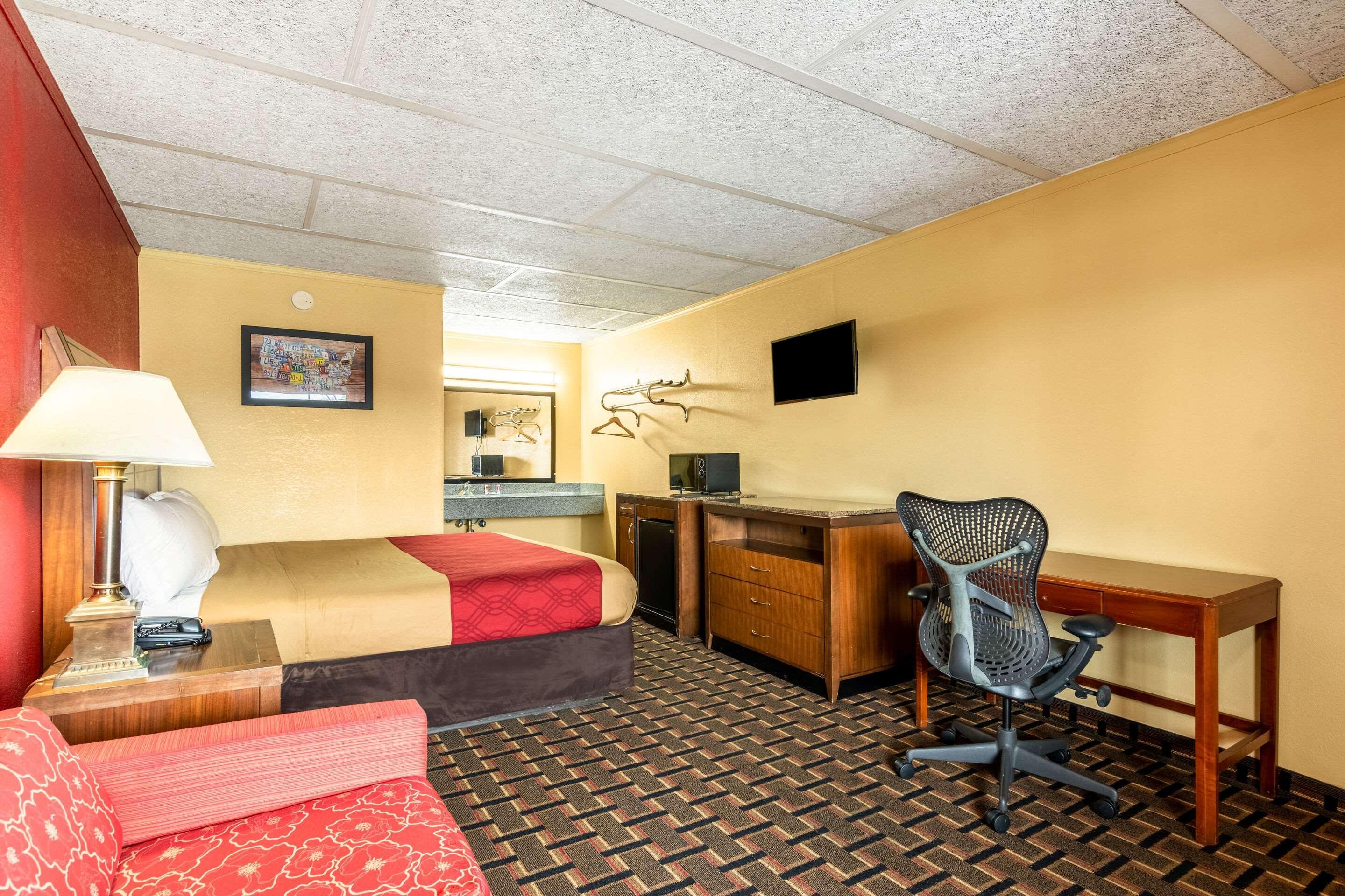 Econo Lodge Charlotte Airport Area Exterior photo