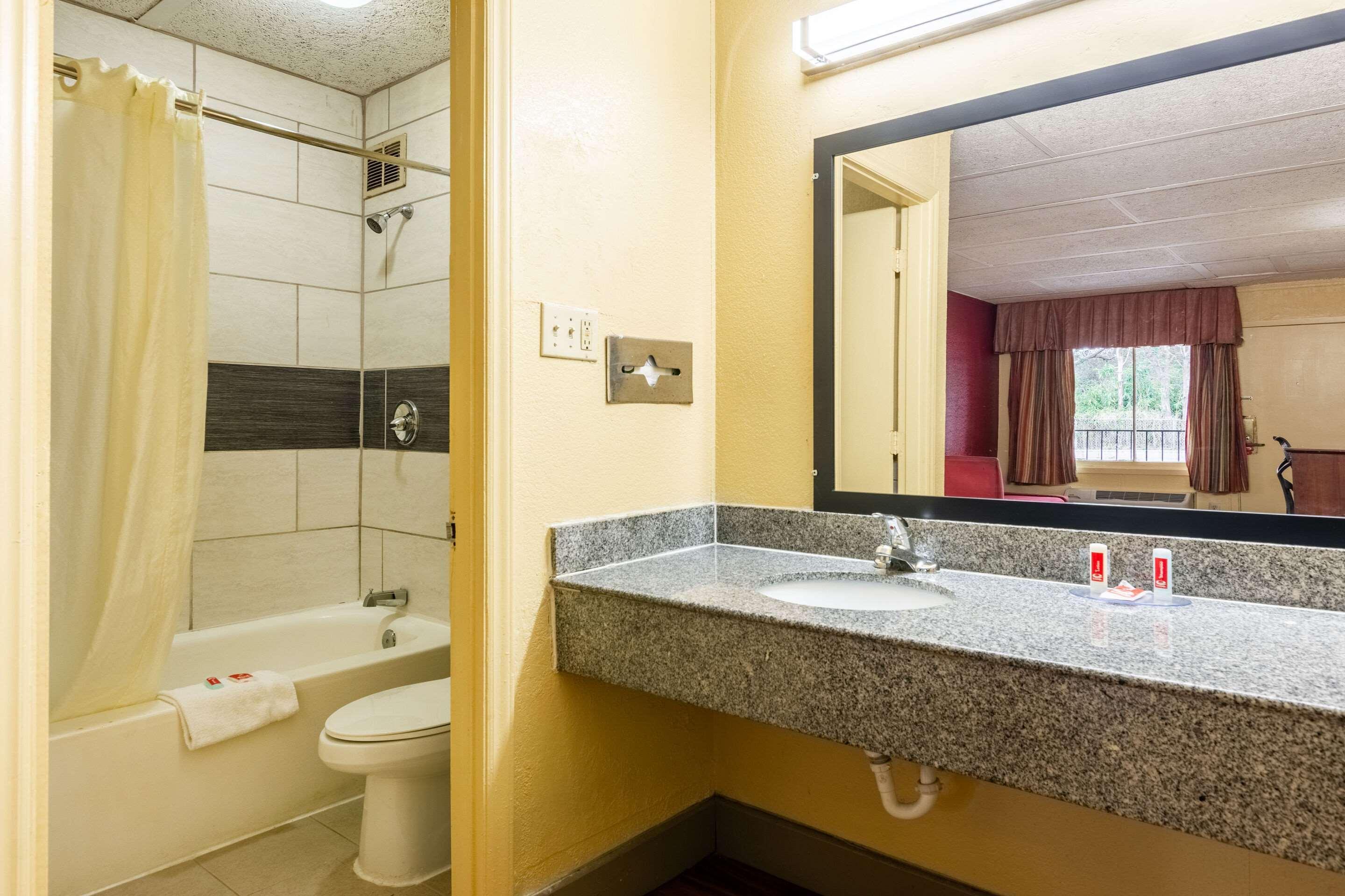 Econo Lodge Charlotte Airport Area Exterior photo