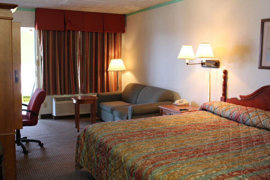 Econo Lodge Charlotte Airport Area Exterior photo